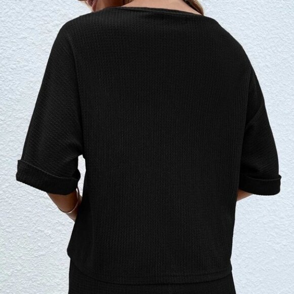 Casual comfy Batwing Sleeve Tee & Knot Front Shorts - Picture 7 of 9